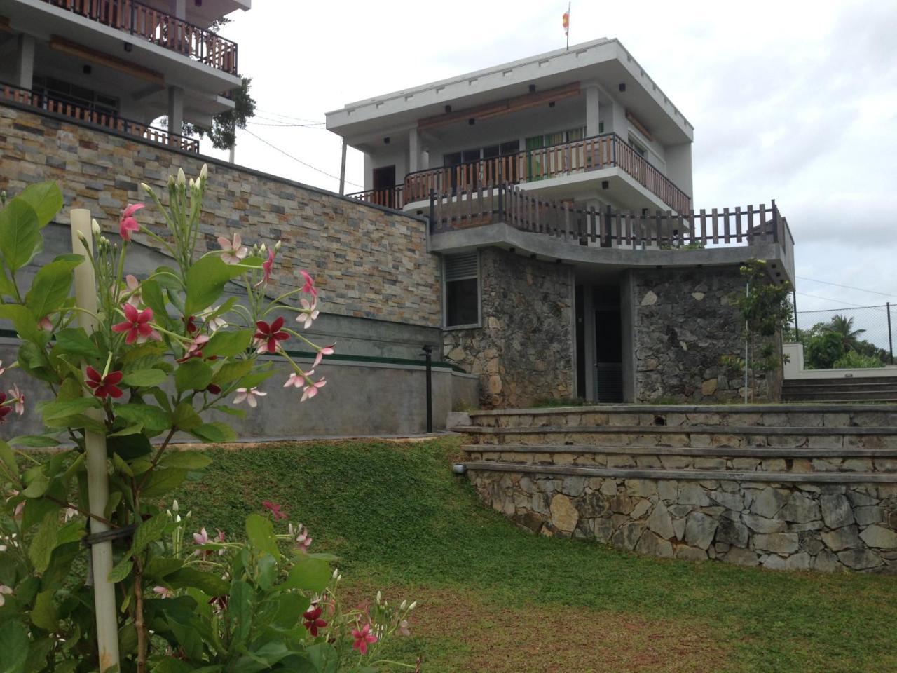 Lotus Villa Holiday Resort 마타라 외부 사진